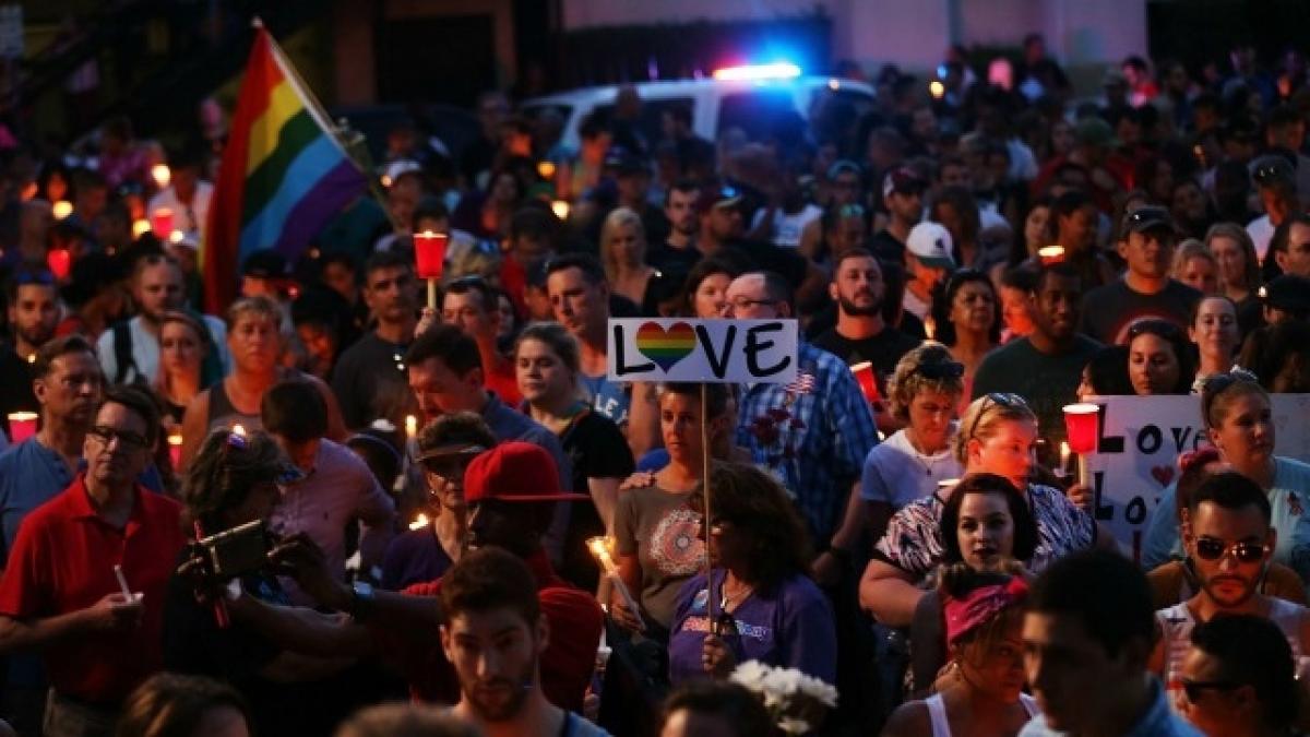 Orlando shootings: Tens of thousands attend candlelight vigil